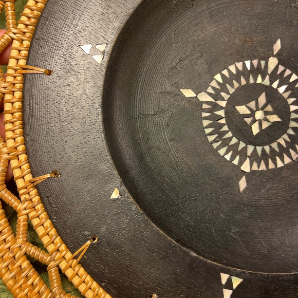 5310-OTT Tribal Hand Woven Rattan Bowl Dark Wooden Base Mother of Pearl Design - Picture 8 of 12